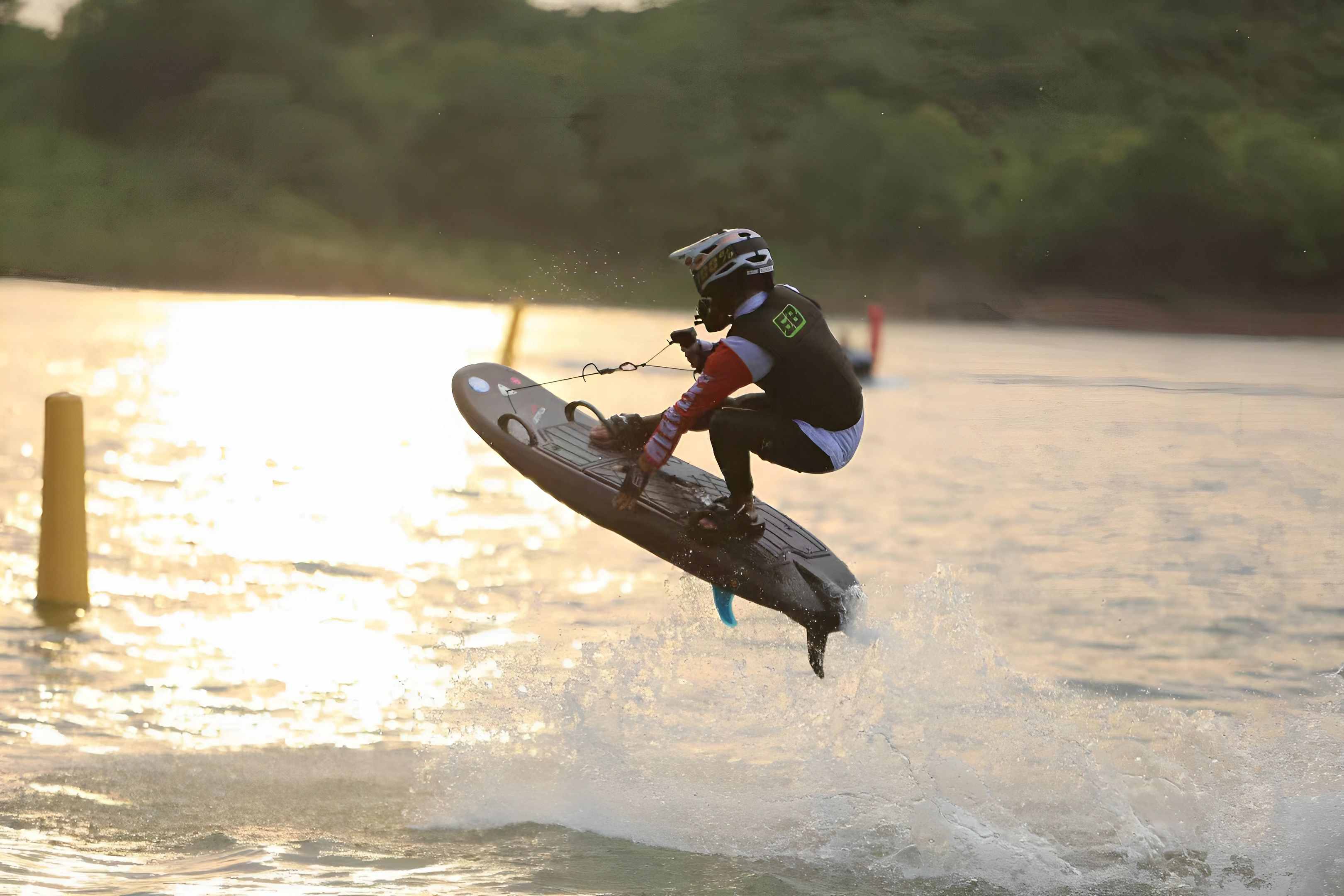 Havospark JF02 – 68 km/h High-Performance TORAY Carbon Fiber E-Surfboard for Racing and Rental Applications